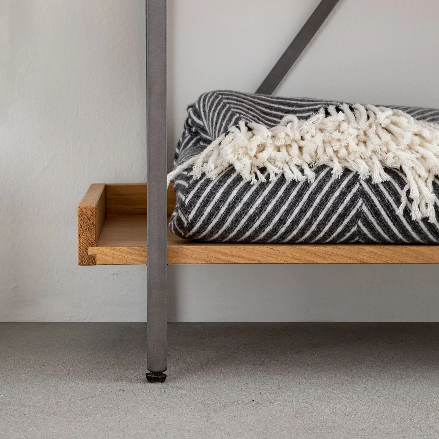 Ars manufacti Bibliothèque Dharai I - Placage en bois véritable / Métal - Chêne / Argenté – Image 9