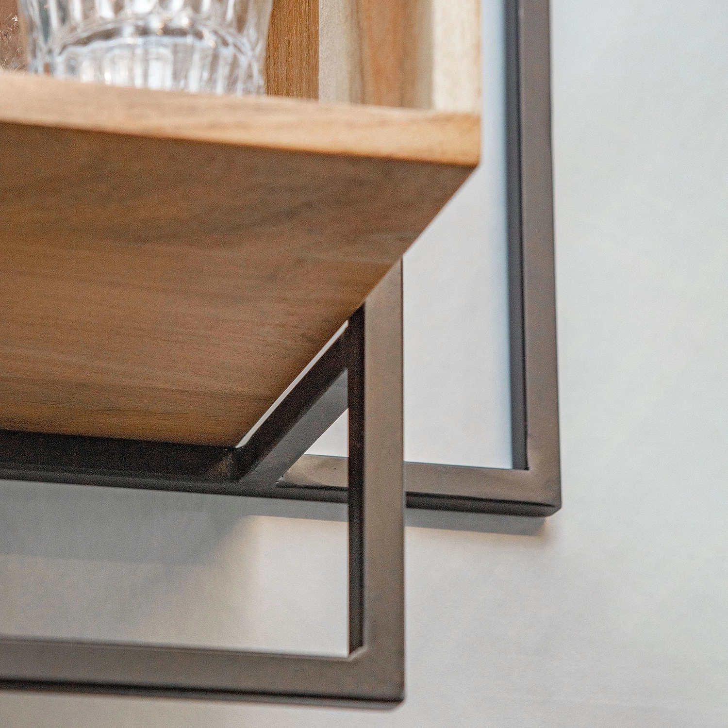 Red Living Étagère murale Fenay - Acacia massif / Métal - Acacia / Noir – Image 6