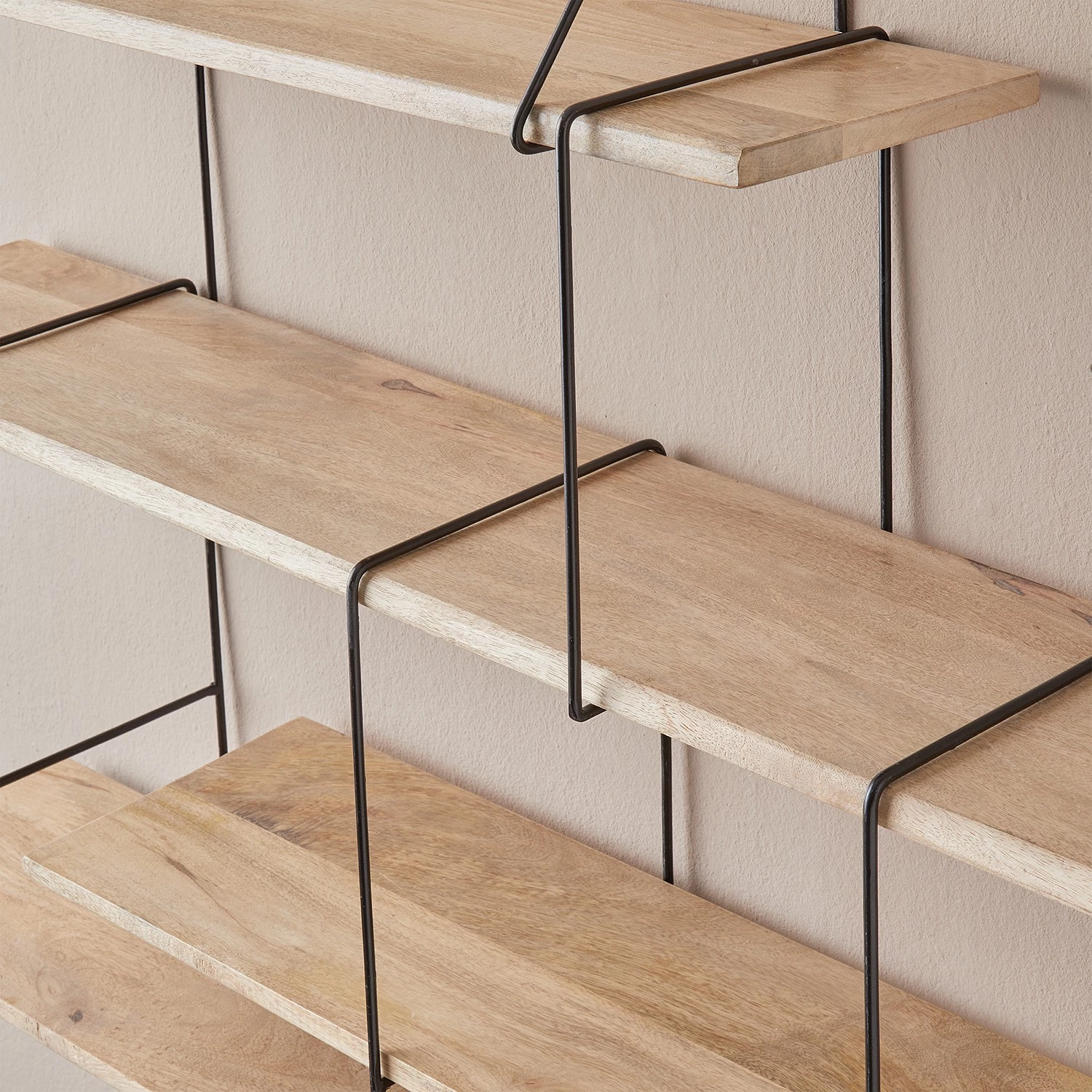 Butlers Étagère murale LIMBO - Chêne massif / Aluminium - Noir / Naturel – Image 3