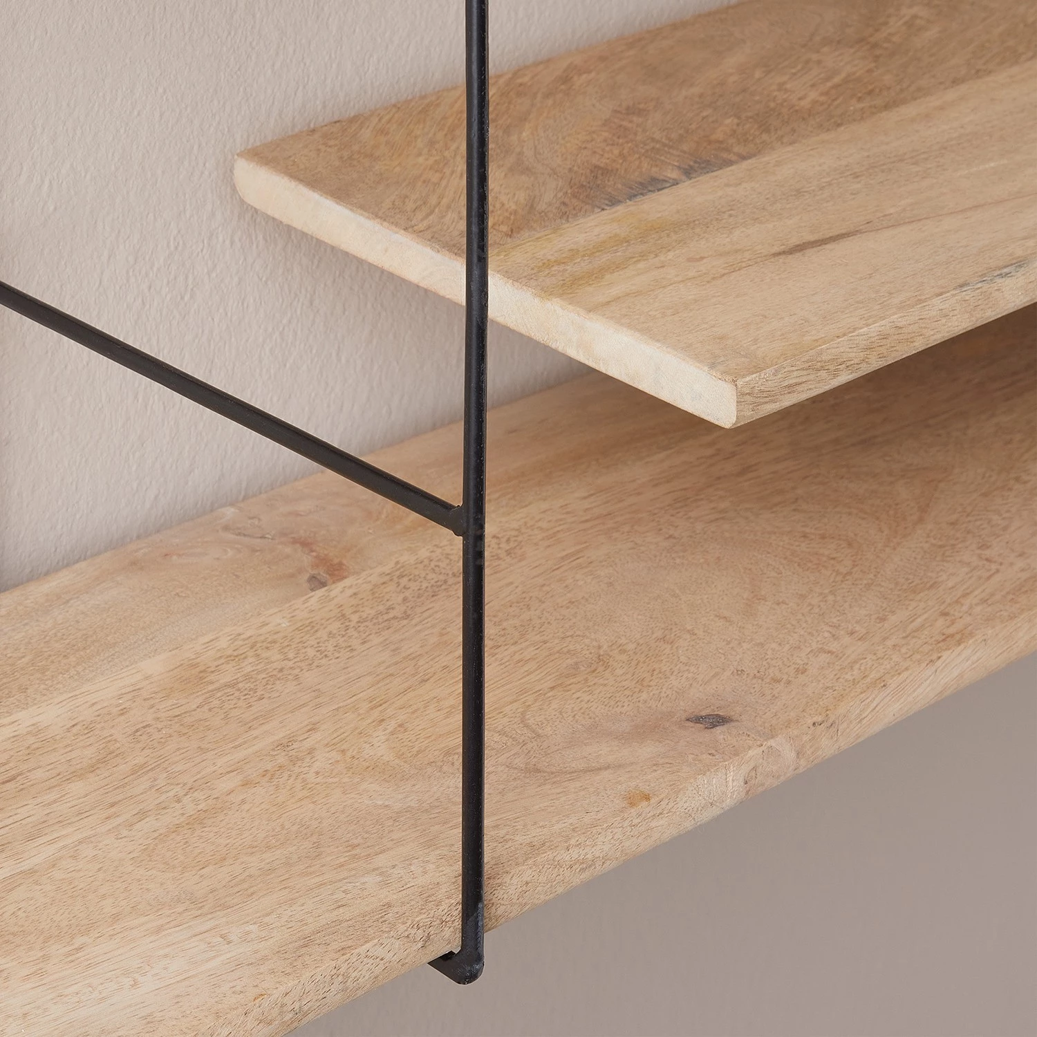 Butlers Étagère murale LIMBO - Chêne massif / Aluminium - Noir / Naturel – Image 4